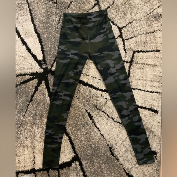 Juniors Camo Green Leggings - Picture 1 of 2